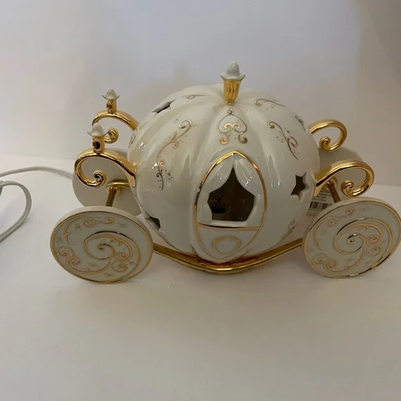 Lenox Cinderella's Lighted Coach Disney Princess Sculpted Pumpkin Gold Trim New - Picture 8 of 10